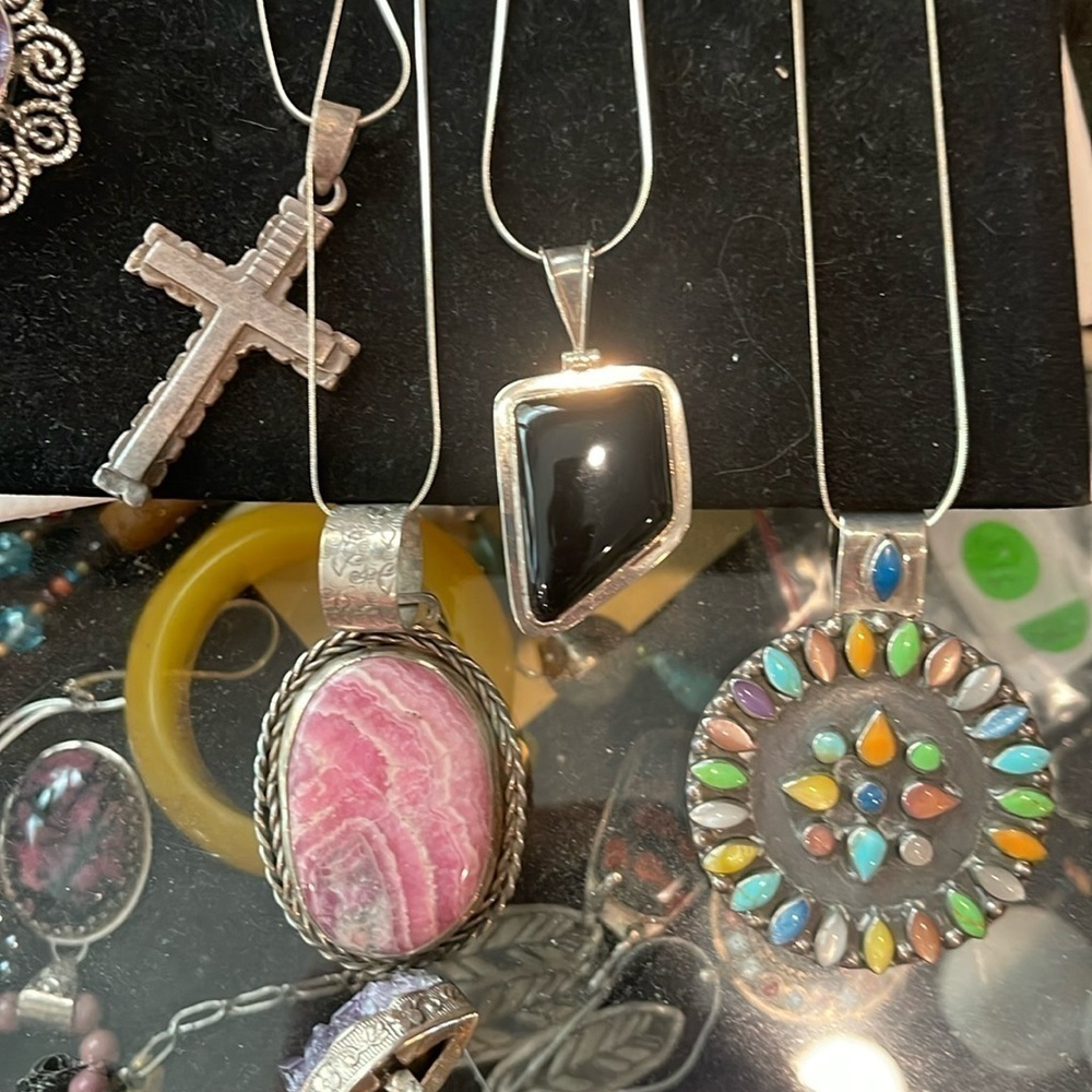 LIVE JEWELRY SHOW - Picture 1 of 2